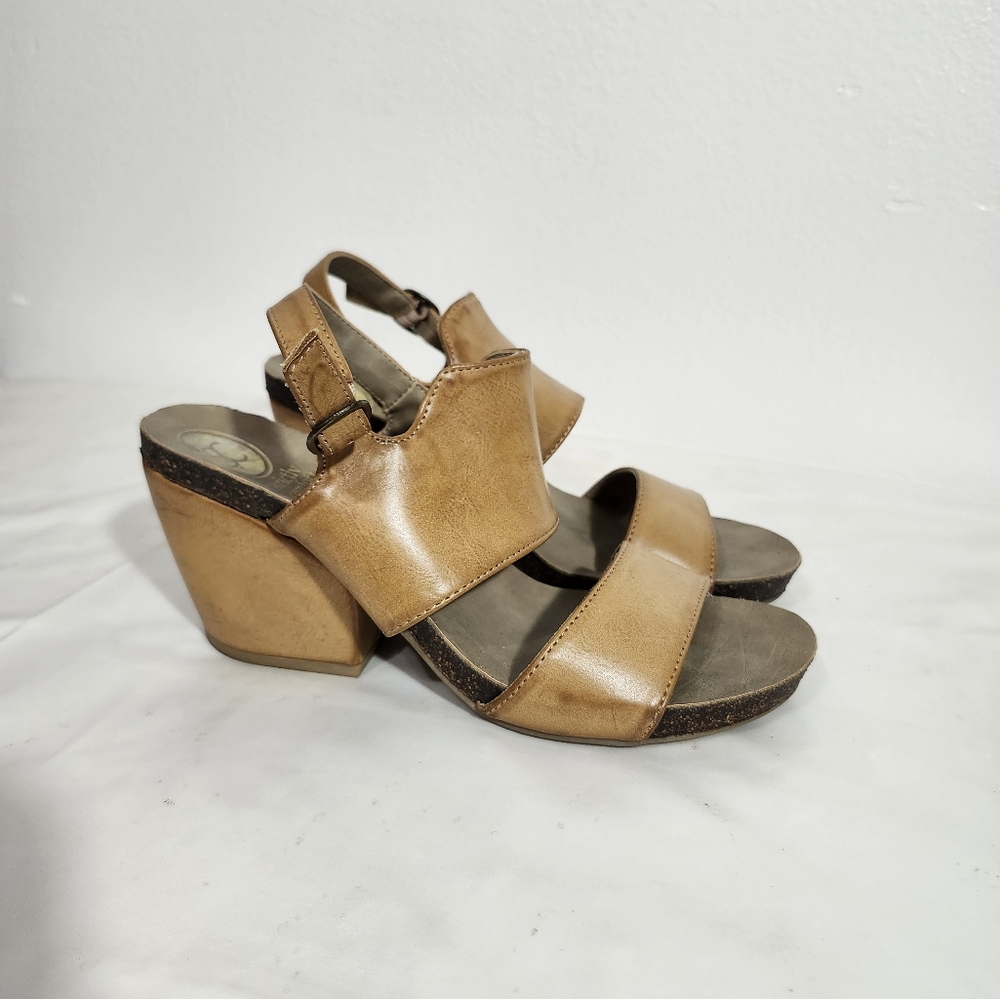 Elegant Tan Wedge Sandals